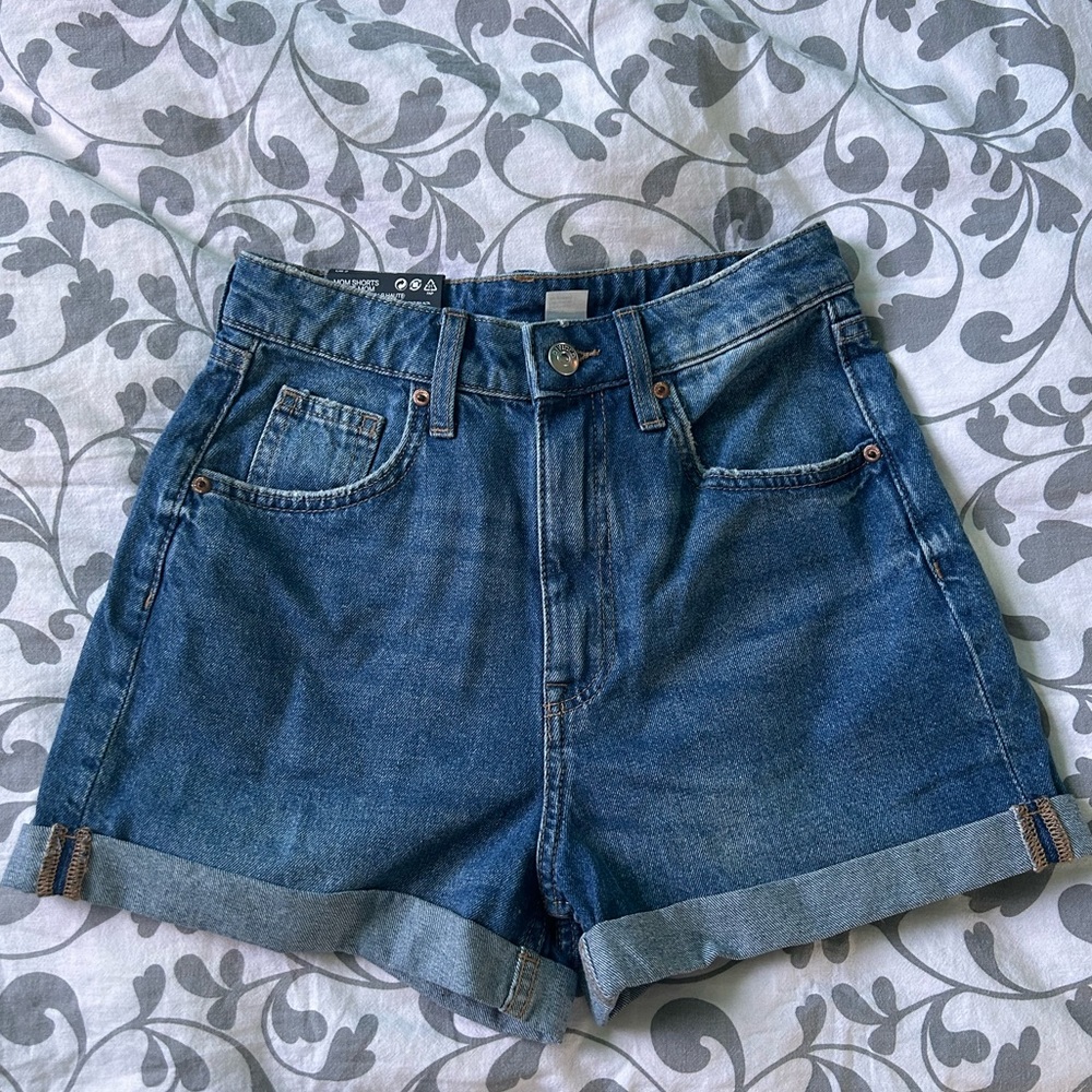 H&M, size 2, high waisted mom shorts